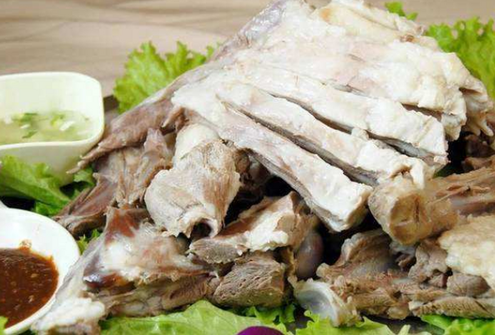 过年的家乡味:   1,烤羊腿    2,奶酪    3,哈达饼    4,马奶酒    5