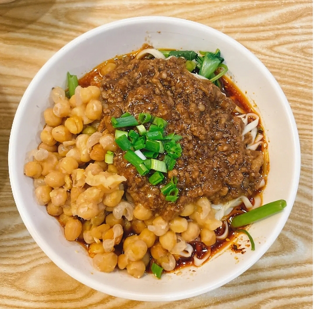 成都冬日美食推荐# 成都豌杂面是一道充满四川特色的美食.