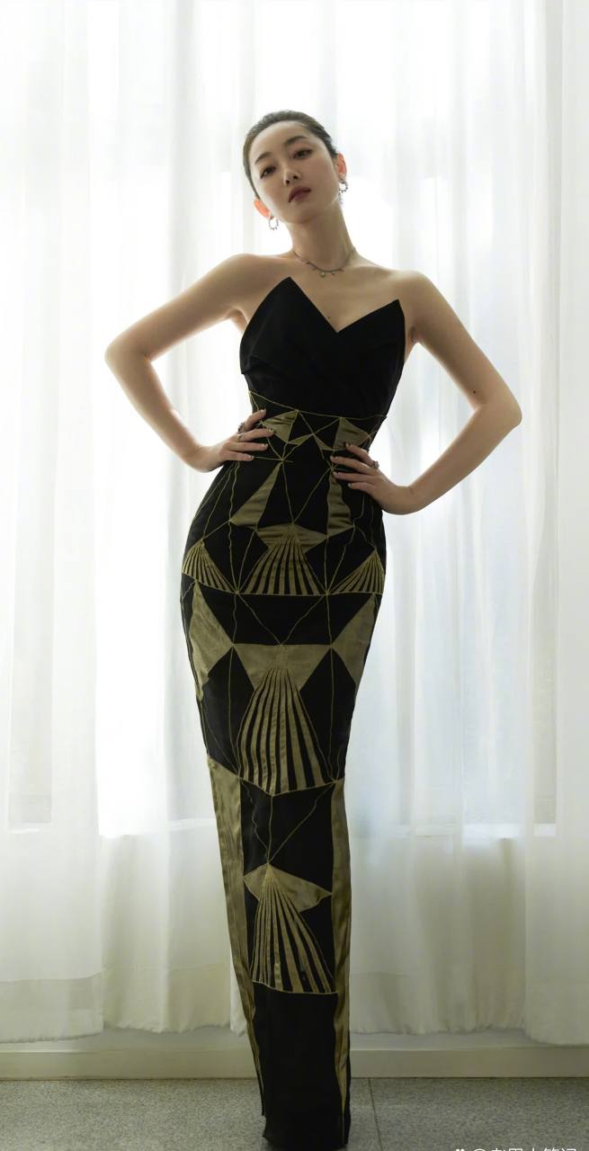 蒋梦婕黑金吊带曼妙身姿写真壁纸合集.  #江梦杰