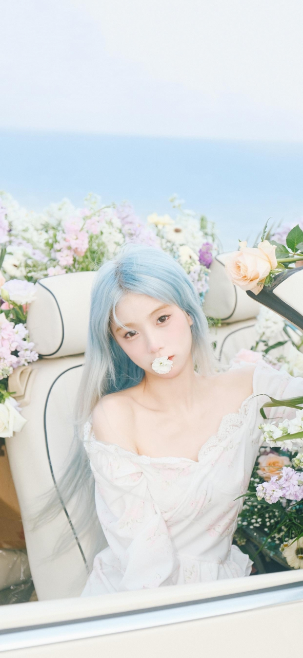 路怡是一名人气网红,平日里穿搭非常与众不同,总