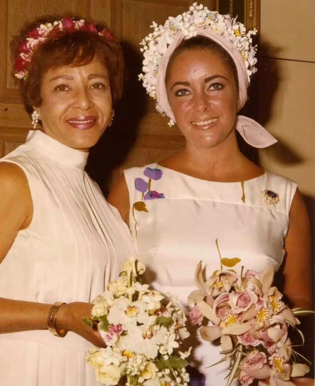 伊丽莎白·泰勒和她的维多利亚蓝宝石胸针.