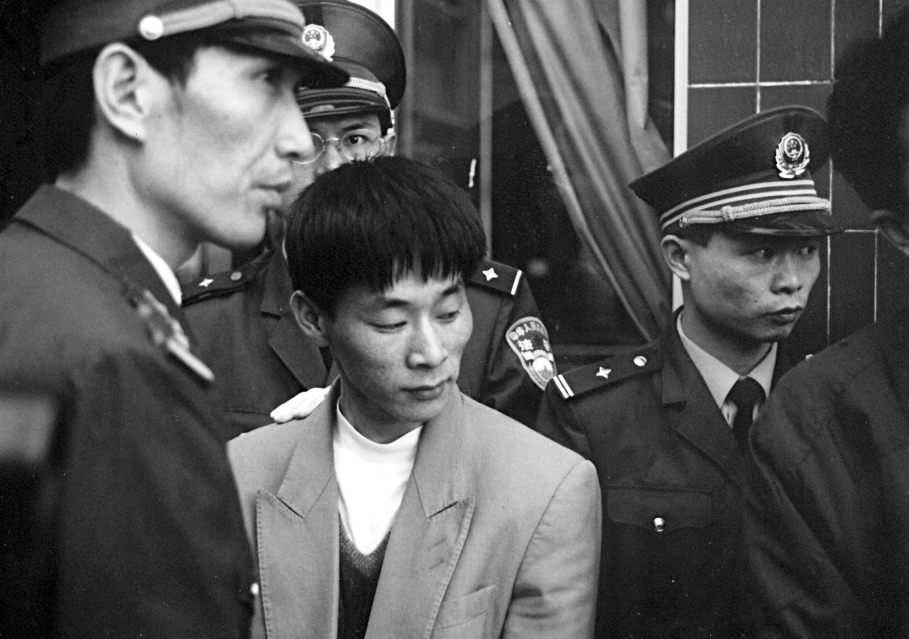 1995年12月11日,"深圳特大劫车杀人案"主犯张小建在深圳市人民法院