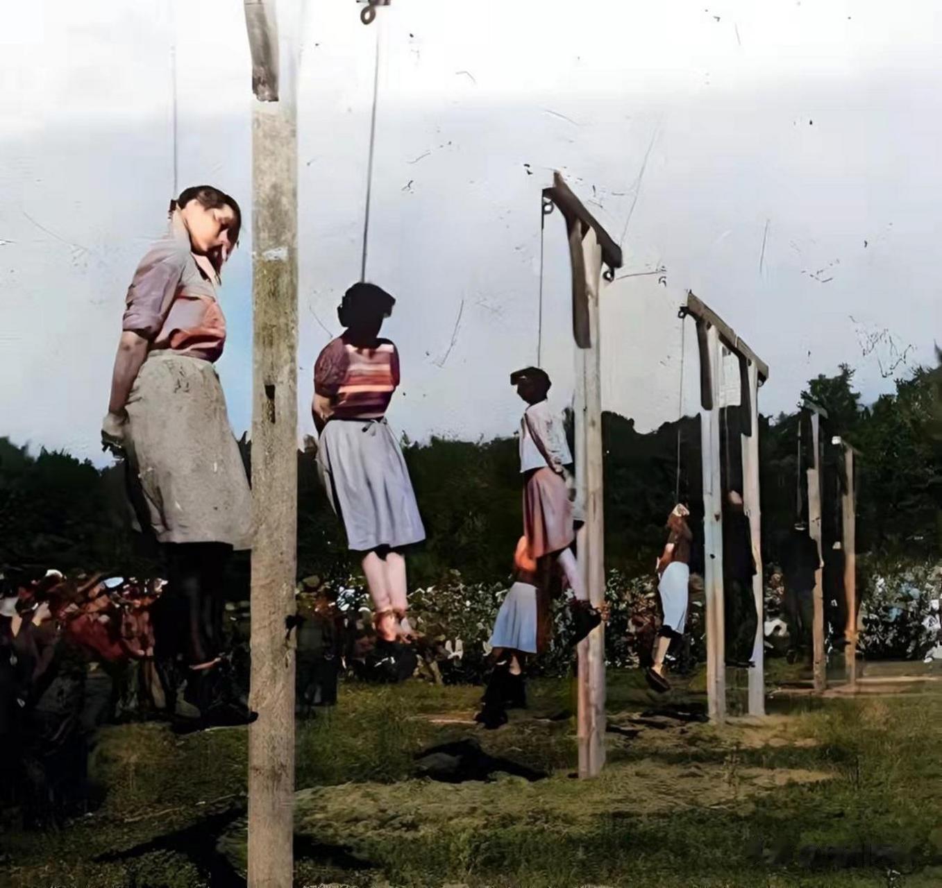 1946年,许多德国女子被苏联人吊死,她们是罪有应得.