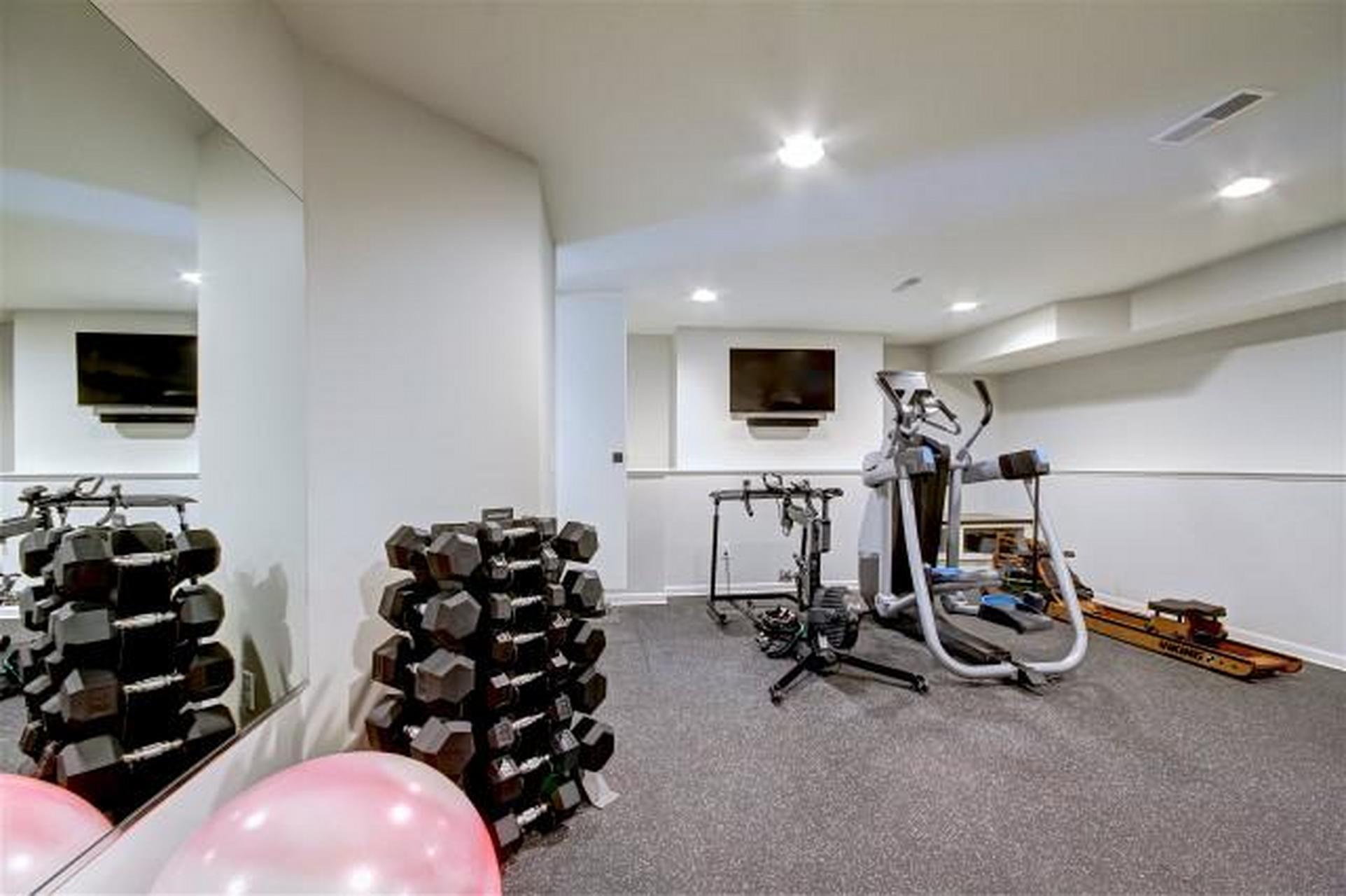 广州一位屋主,把地下室打造成健身房,没有一丝俗气 网友:这地下室真大