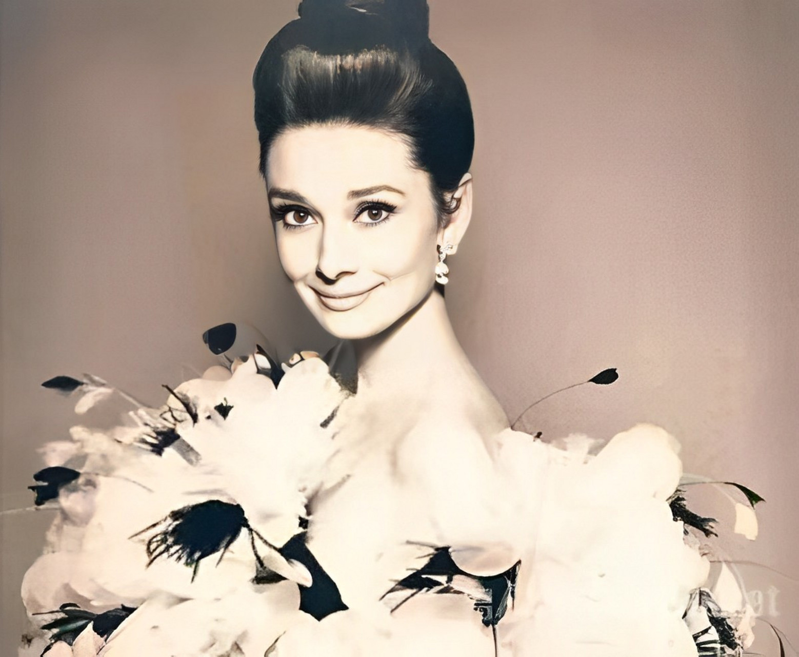 "人间天使"奥黛丽赫本真不愧是优雅的代名词.