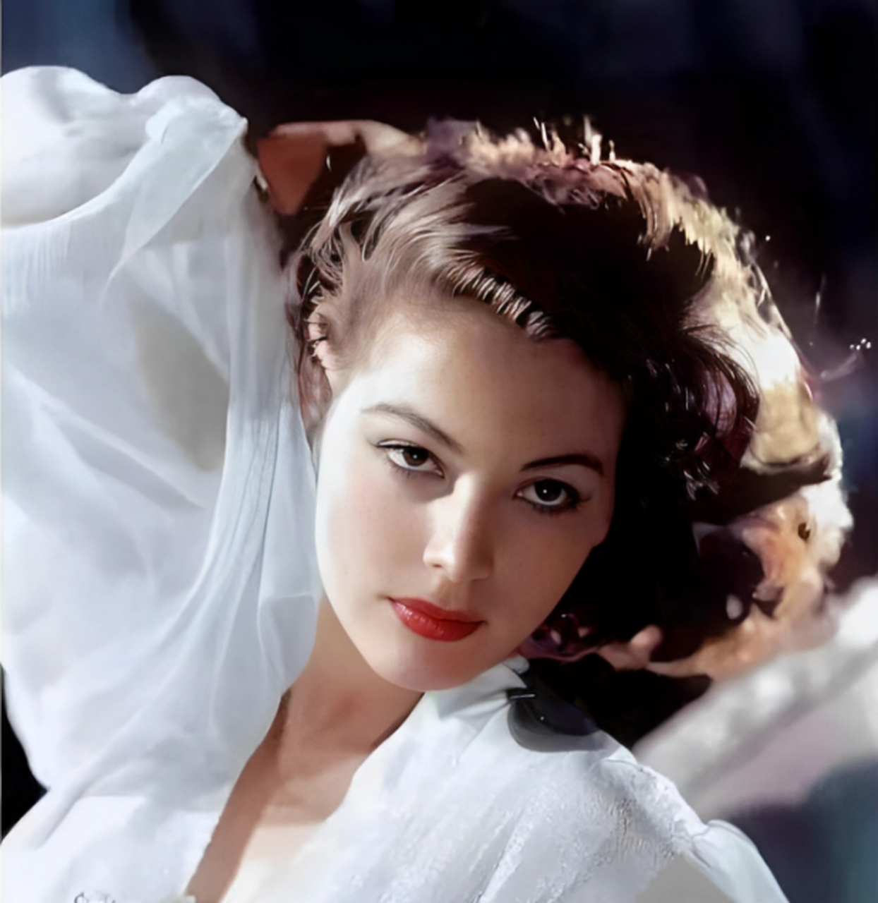 在 1940 和 50 年代,美国女演员艾娃加德纳令人惊叹 她有一张迷人的脸