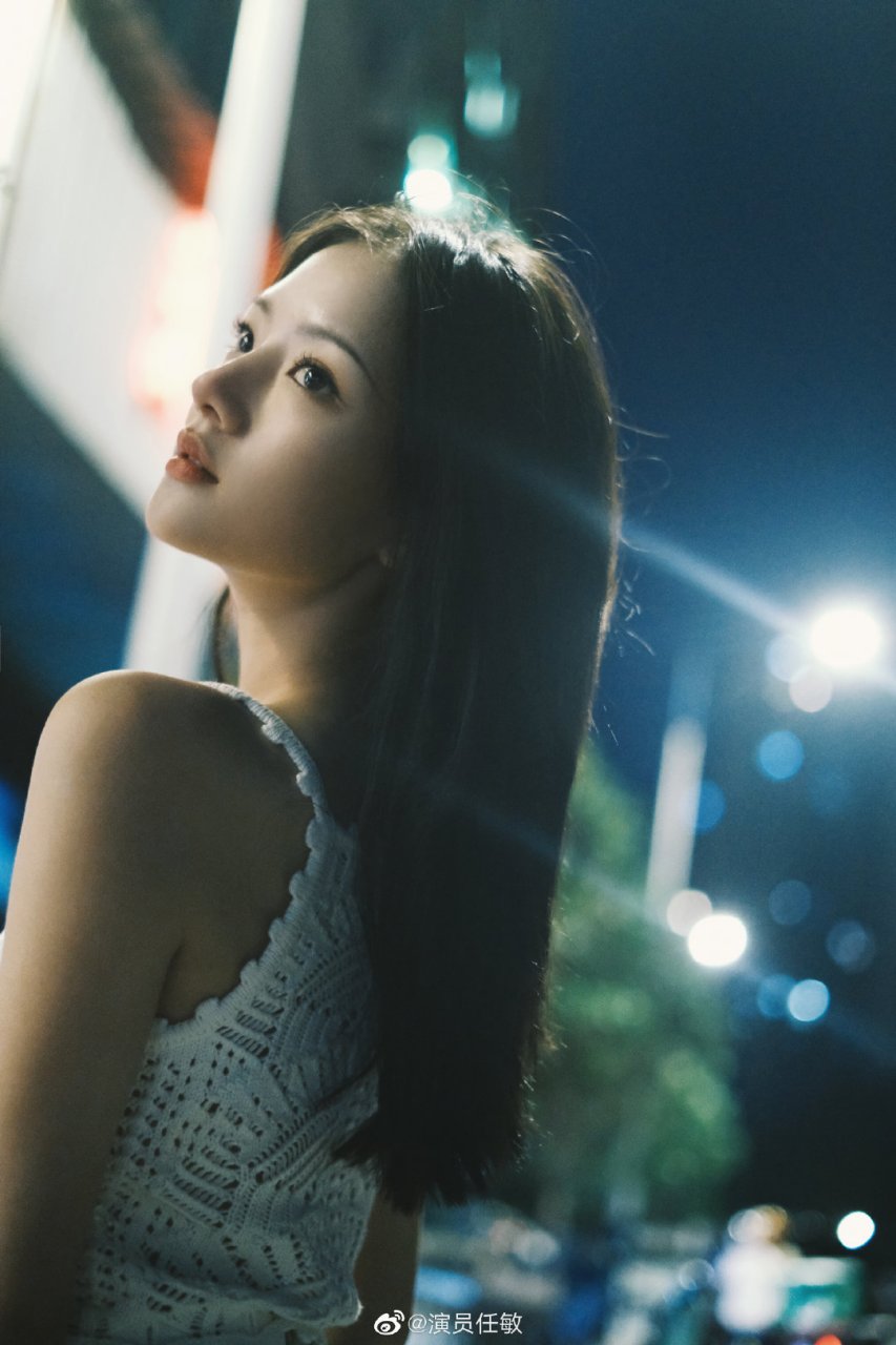 任敏长发造型好漂亮啊,这个腿也太优越了!身材好养眼