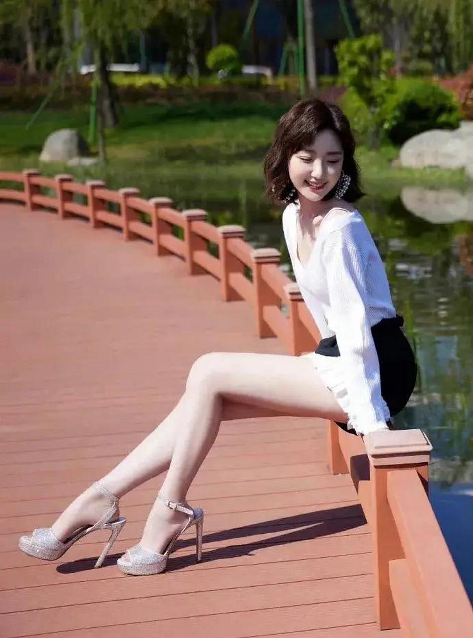 毛晓彤真是清纯性感