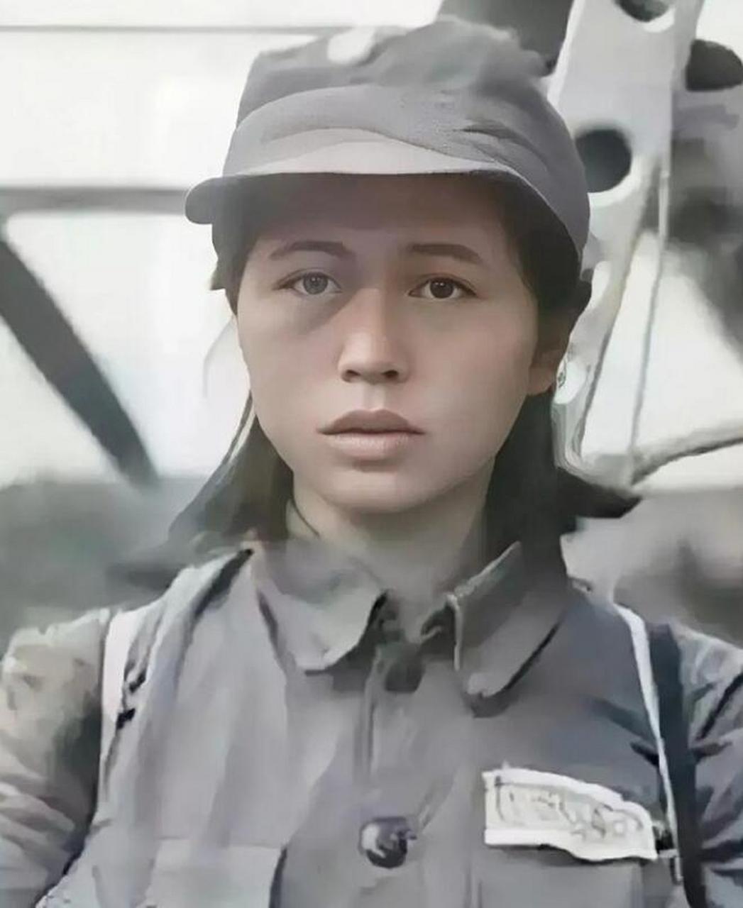 1938年,武汉会战时,年轻漂亮的战地女护士周晓会展现出了惊人的勇气和