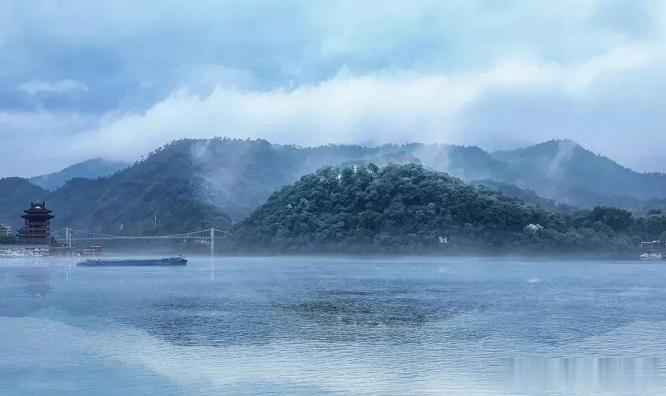 富春江小三峡位于富春江上游桐庐七里泷至建德梅城一段,全长24公里,是