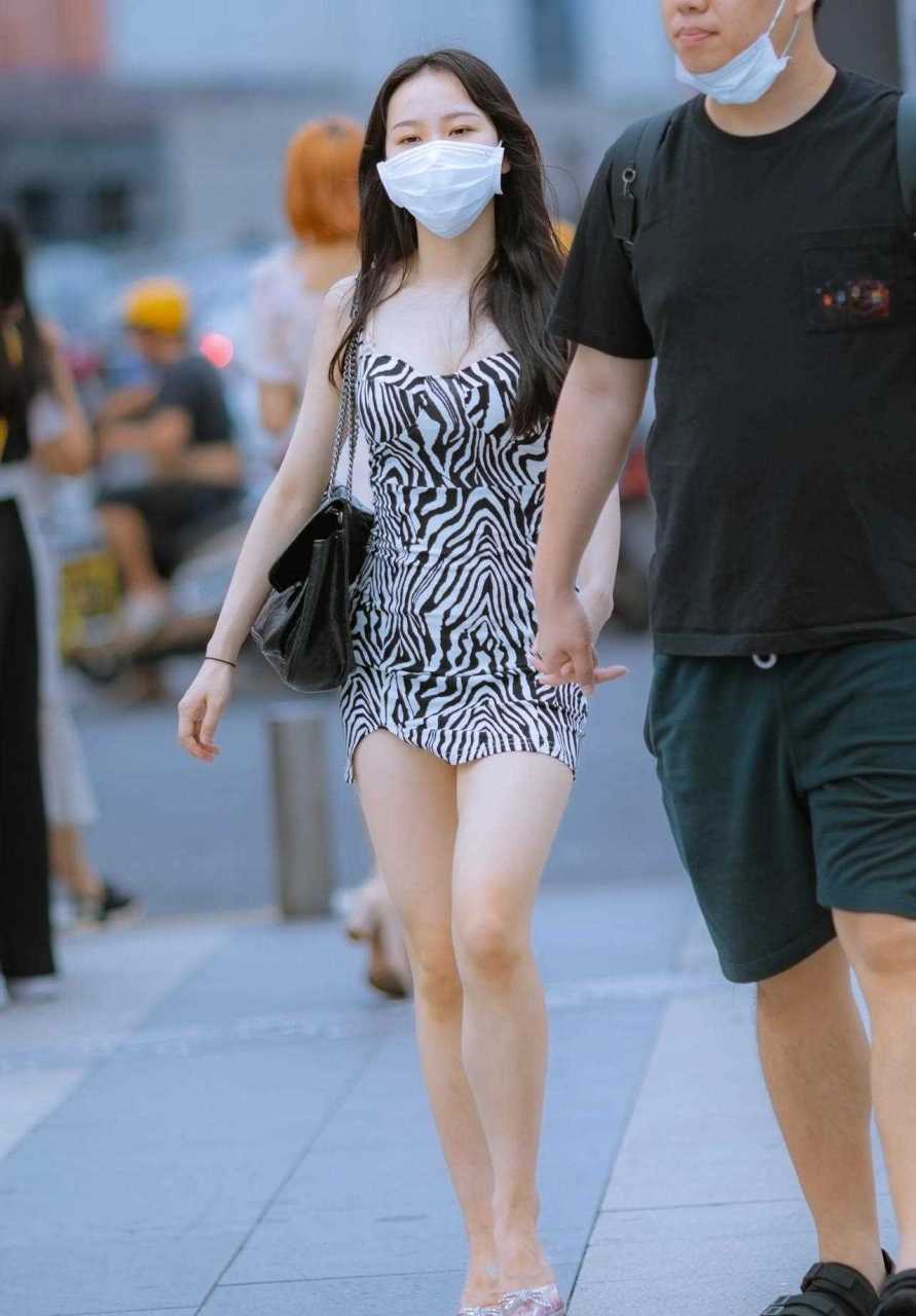 长沙街拍|轻熟风穿搭的长沙姐姐,隔着条街都能吸引大把惊叹的目光.