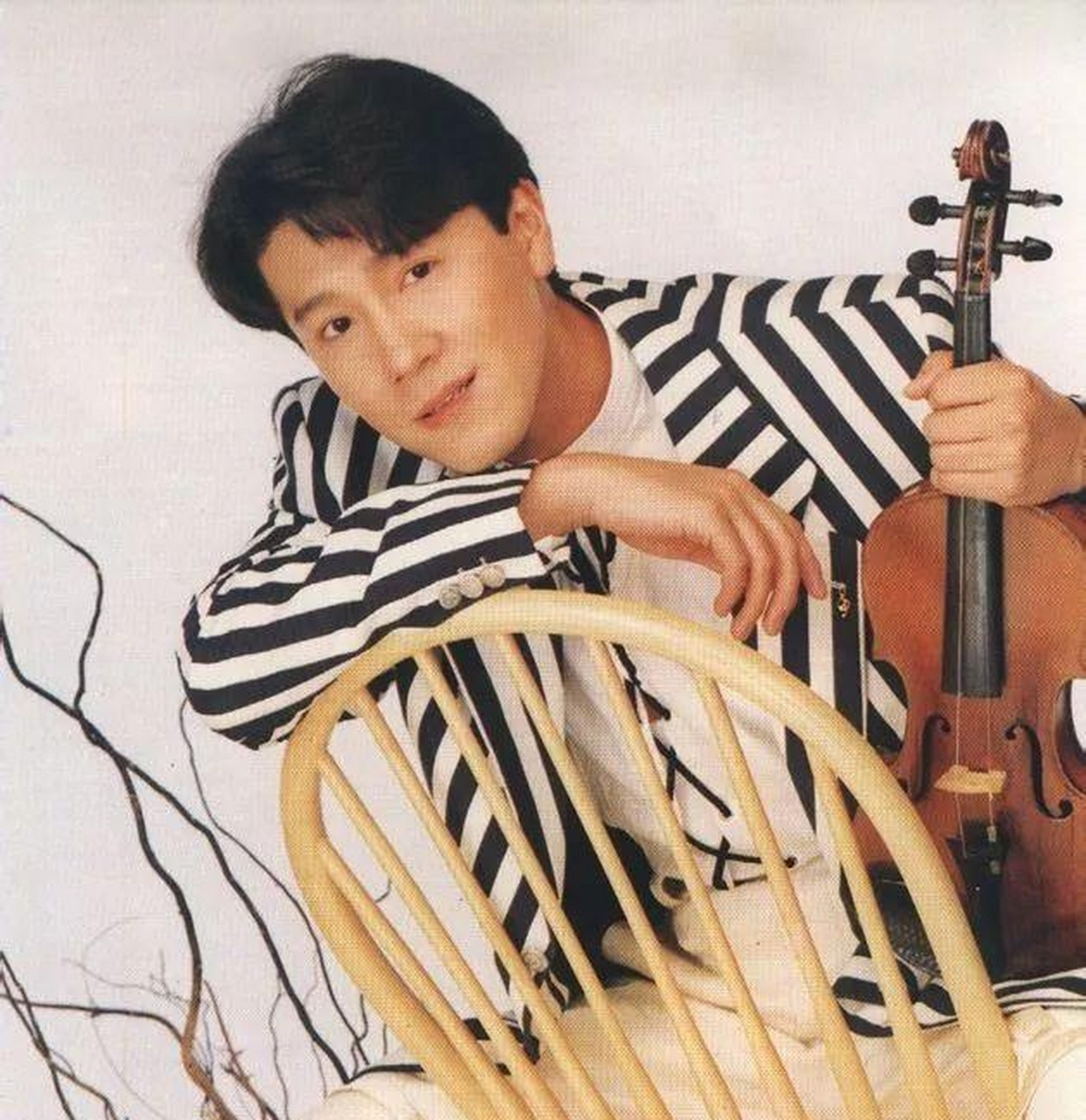 蔡国庆出生在一个艺术之家,父亲蔡仲秋是中国歌剧舞剧院的男中音演员