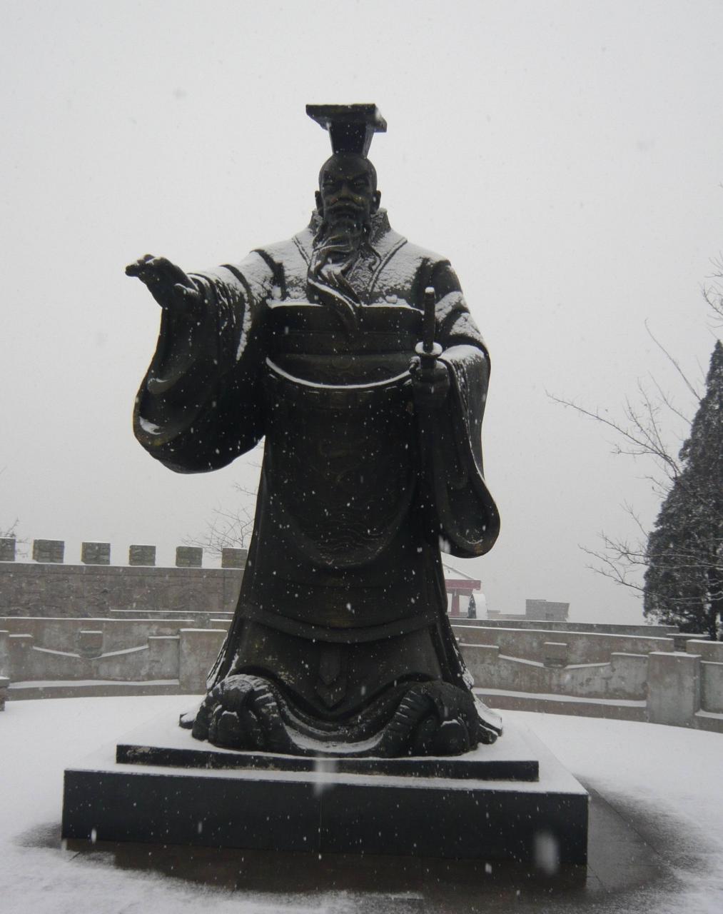 官非官,民亦民的淄博,给予我们三个第一次,给予我