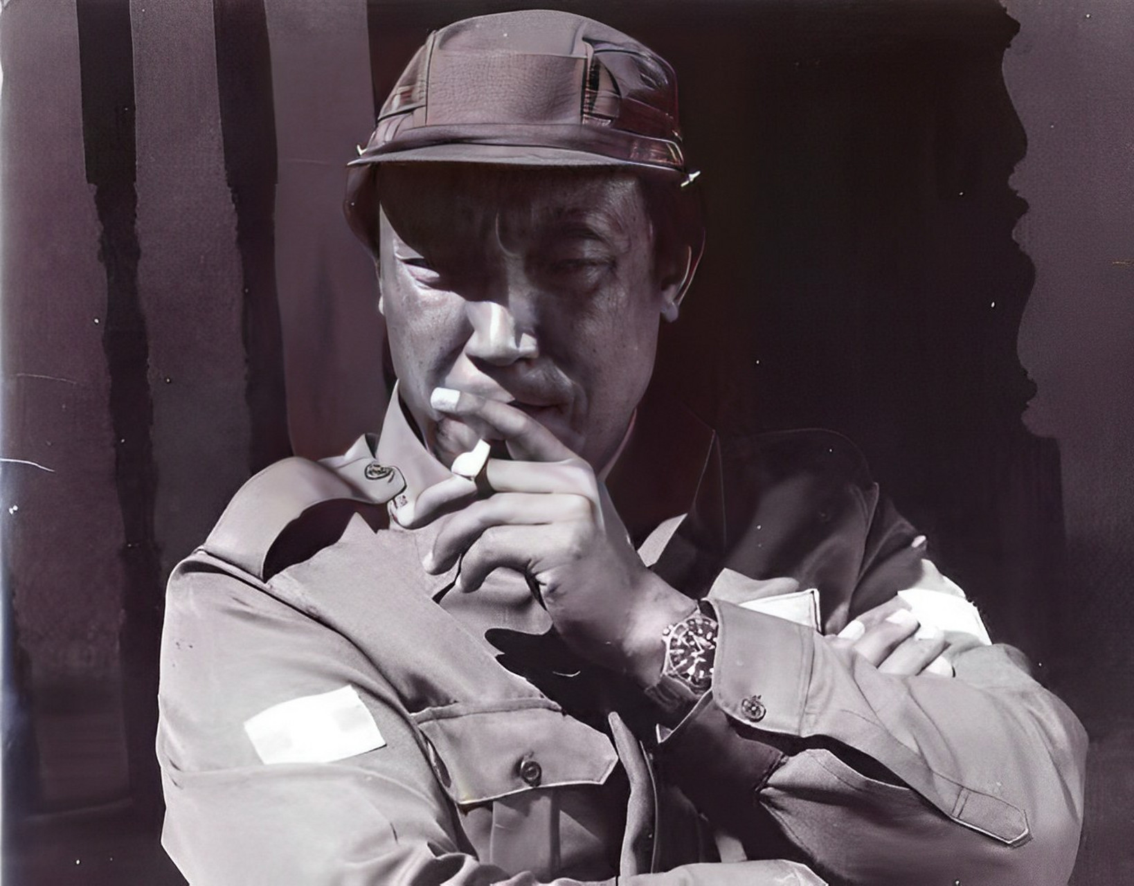 他的上司正处于危急状态.在这种情况下,张苏泉只有三个选择.