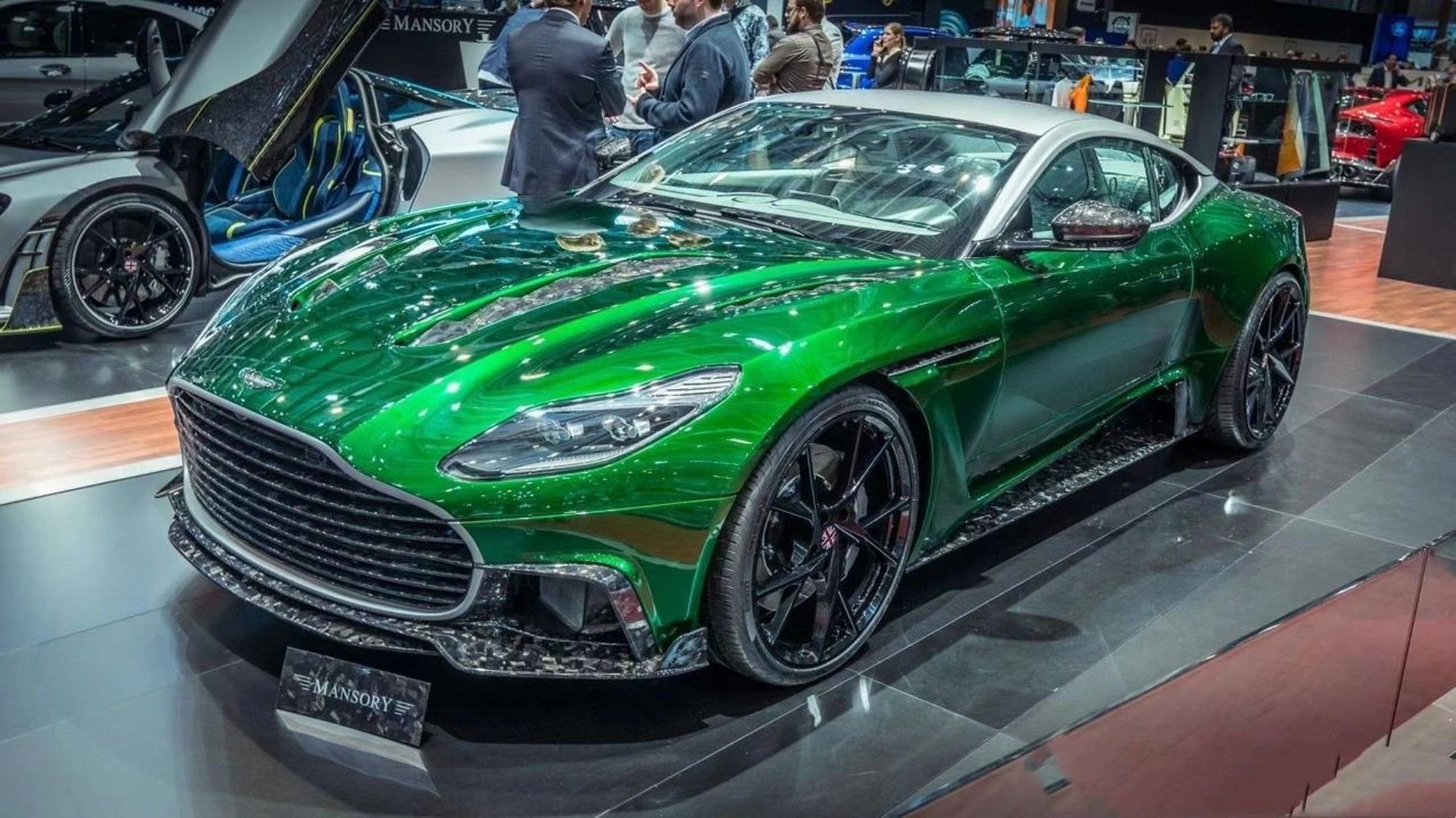mansory,阿斯顿马丁db11 金属绿色油漆与银色车顶搭配,mansory还使用