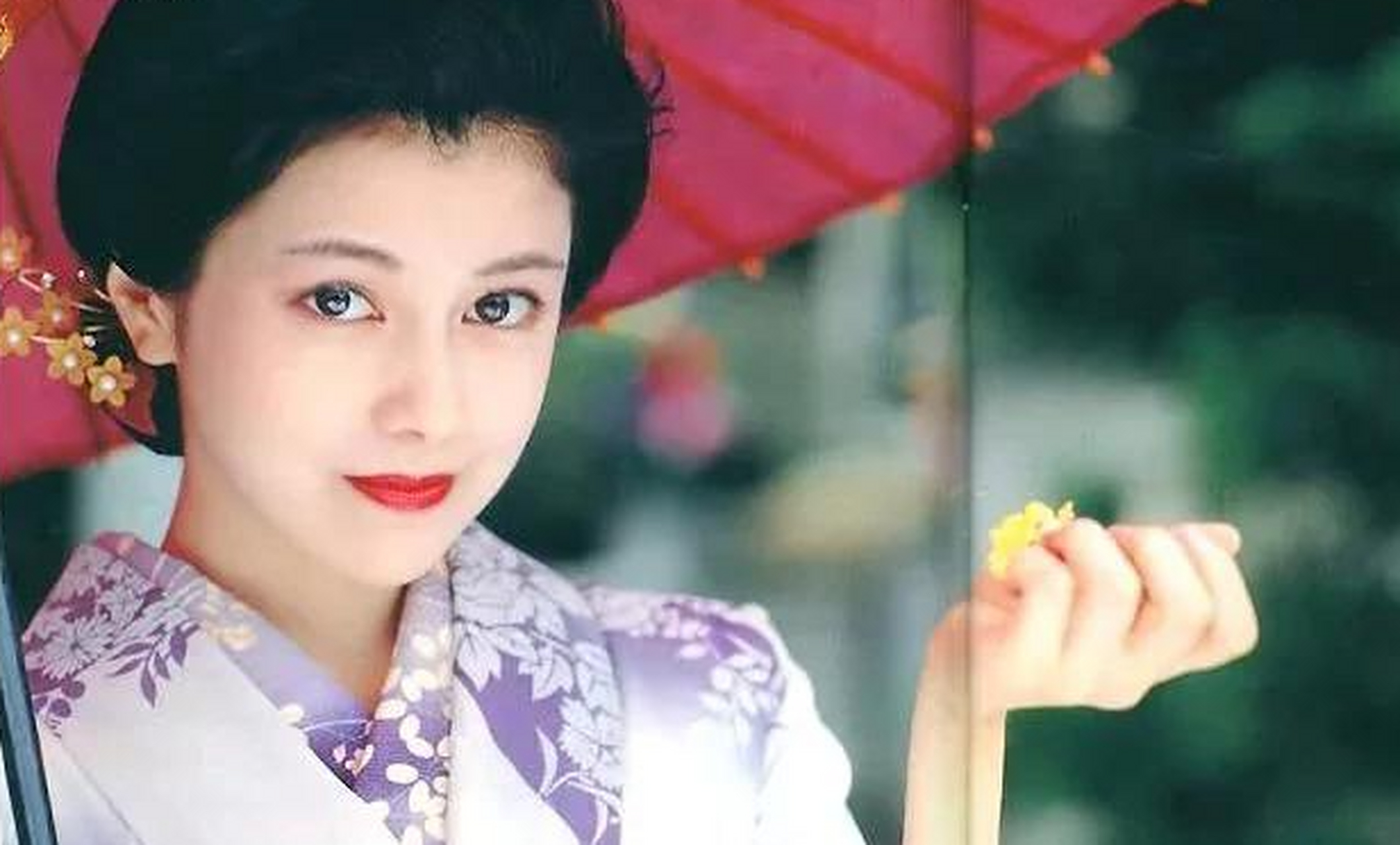 泽口靖子,虽然现在上了年纪,但是当年的盛世美颜绝对称得上惊艳,据说