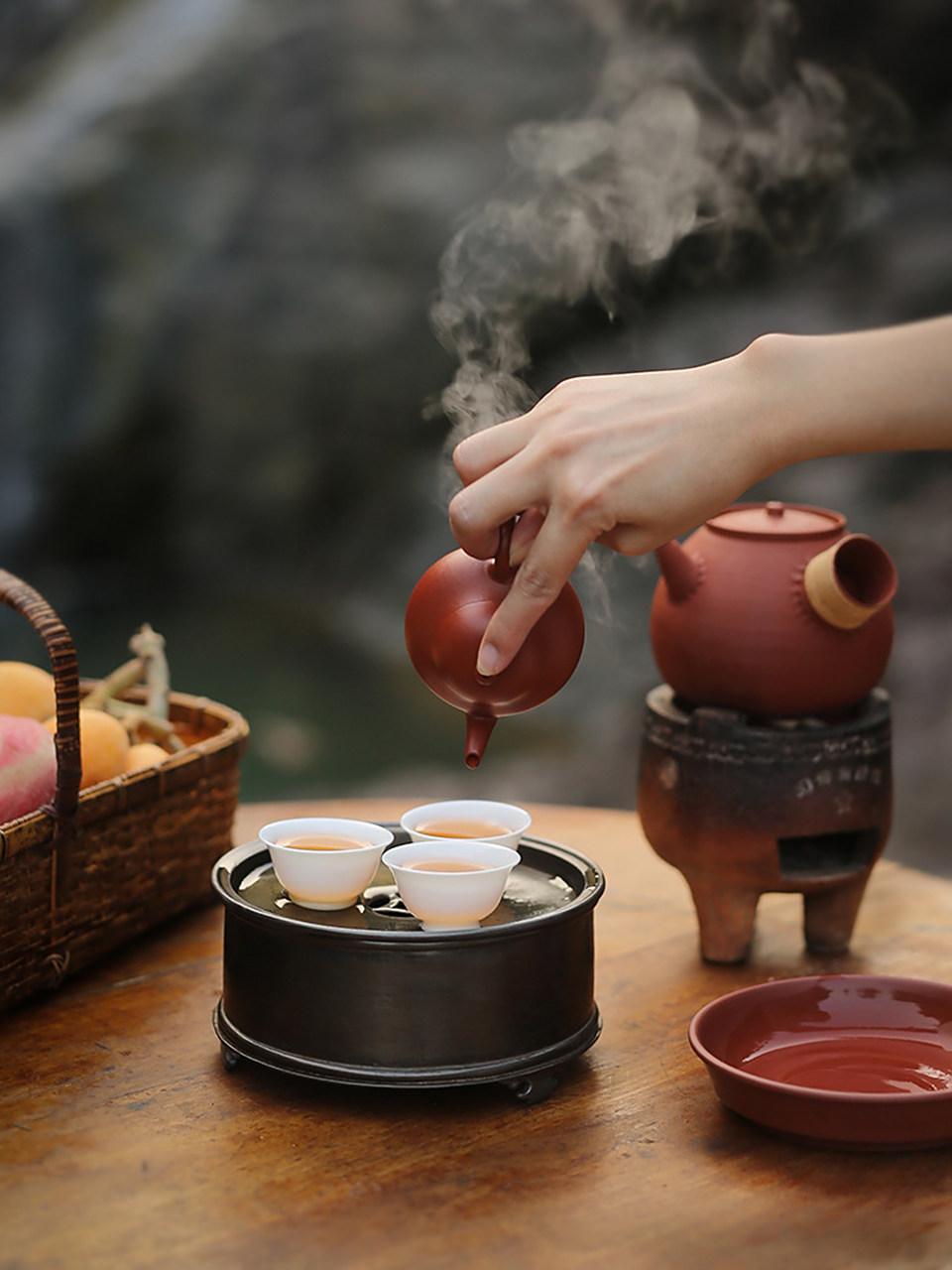 飞檐翘起,画出优美的弧线,围炉烹雪煮茶,慢享好时光.#茶阅世界