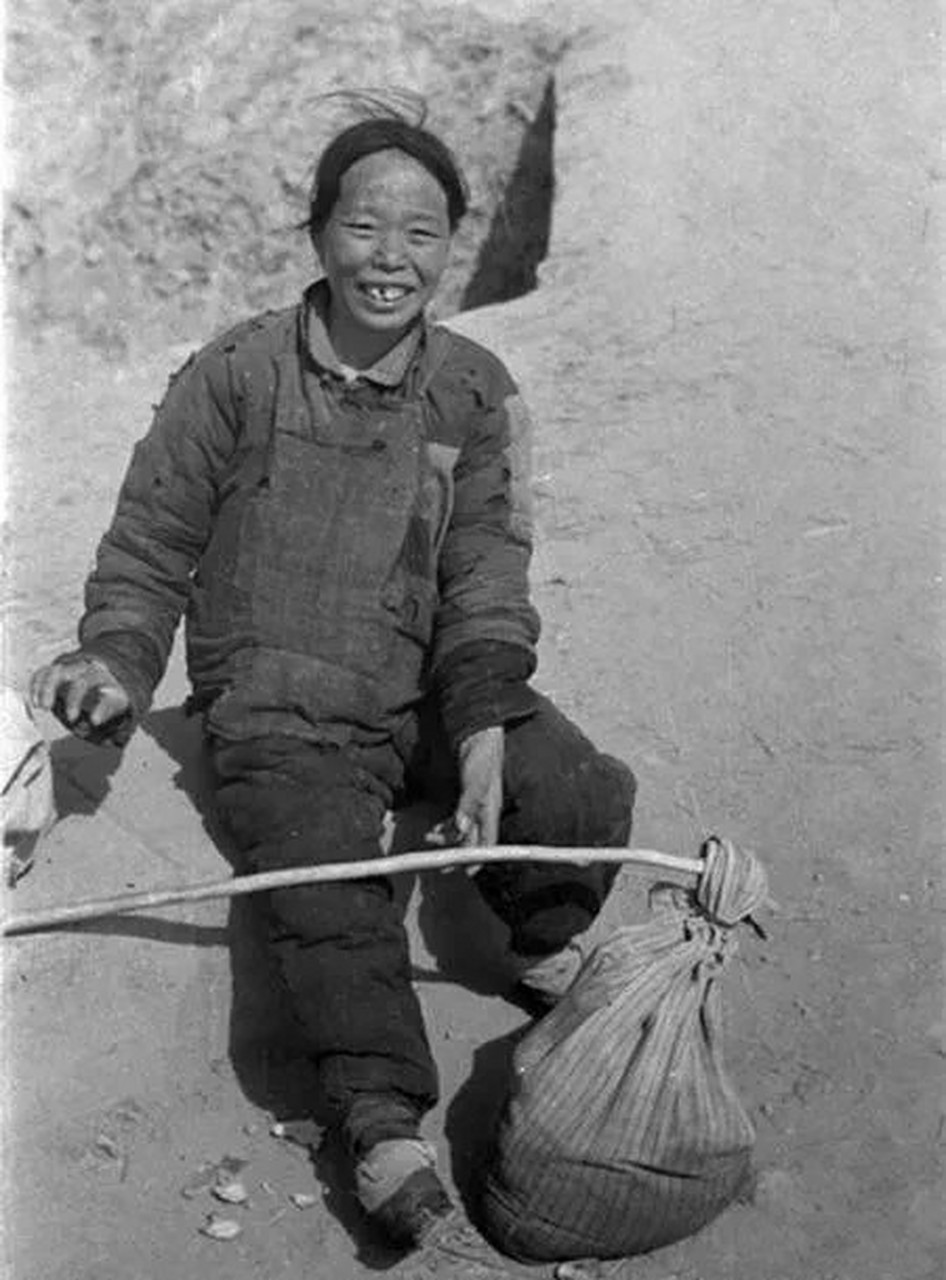 麻利点儿,放心跟我走"鬼子气得大吼"八路的,几百个,飞了?