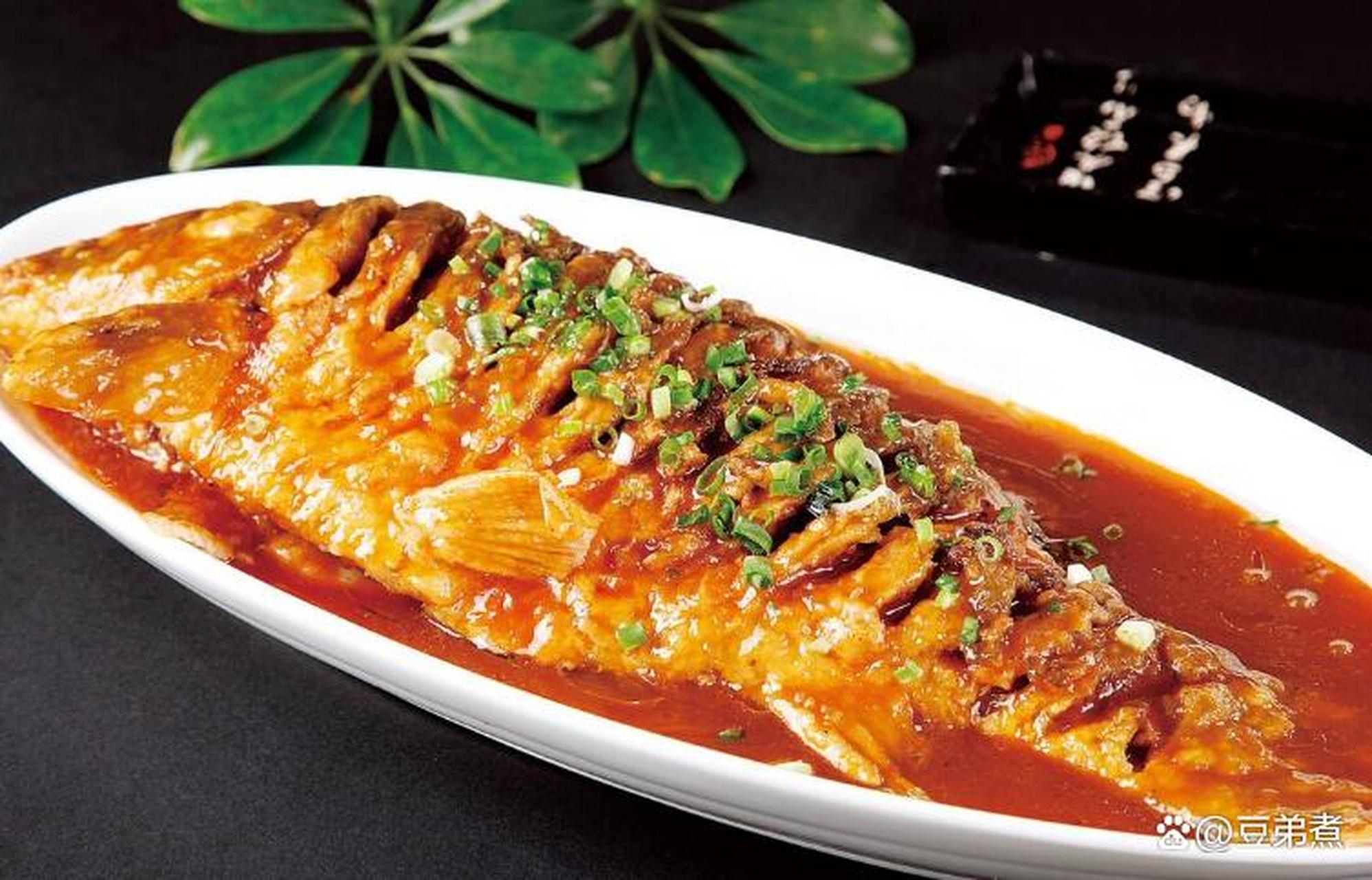 99红烧鲤鱼的做法99 94红烧鲤鱼是一道传统的中式红烧菜肴,以