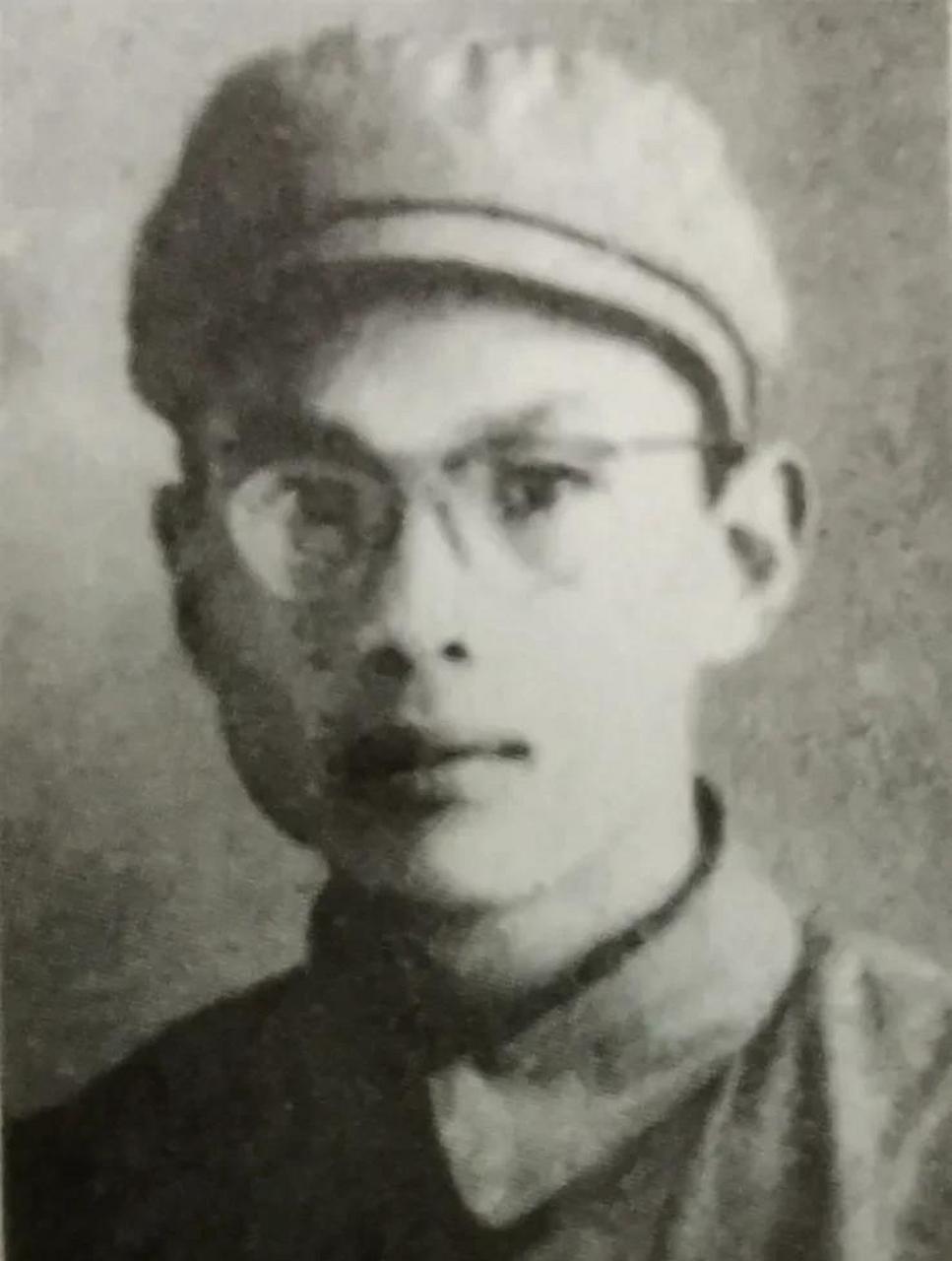 【釜山战俘营(一 孙振冠,上海人,高中文化程度,1944年参加新四军