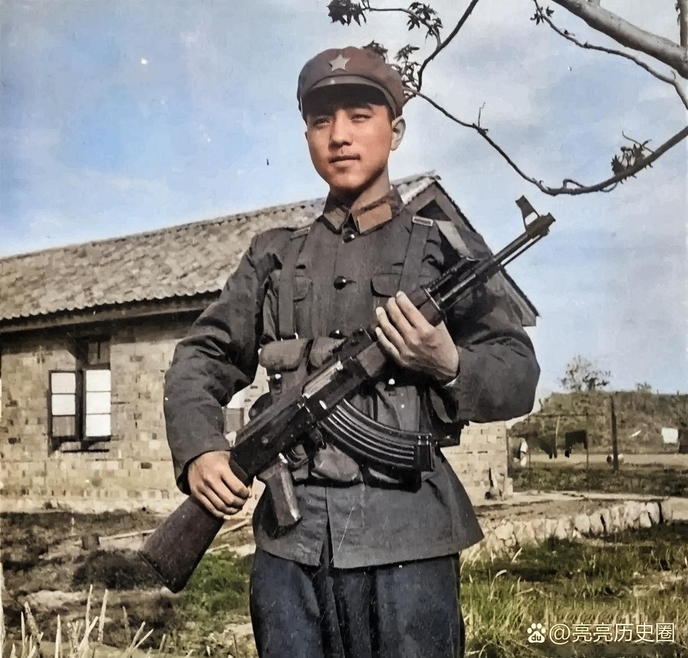 帅气威武霸气的解放军战士在站岗!