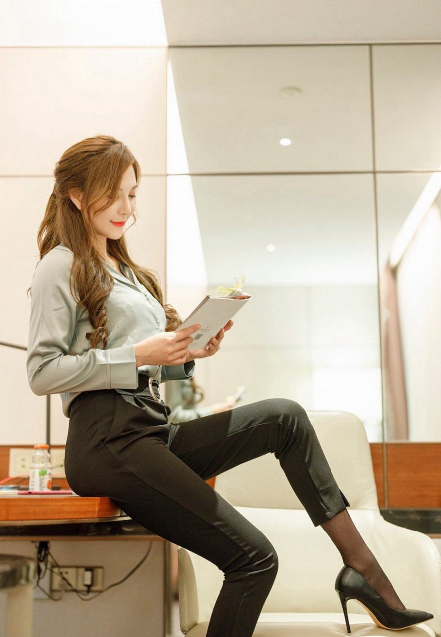 肉肉女神2023最新极品秘书制服写真高清私拍