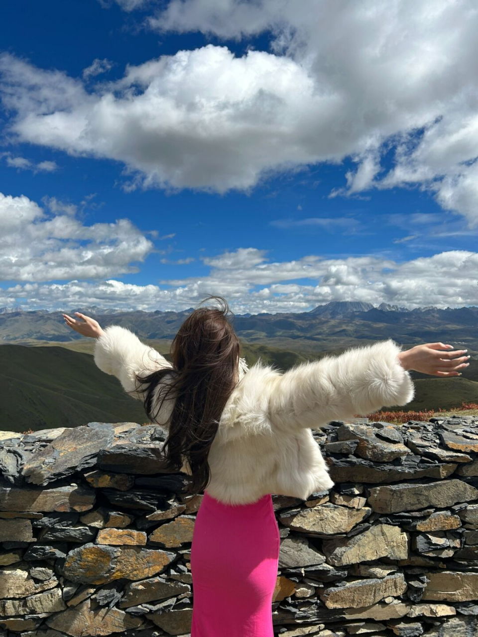 大风吹丑鬼 山海等烂泥  自驾游四姑娘山,骑马是一项不可错过的体验.