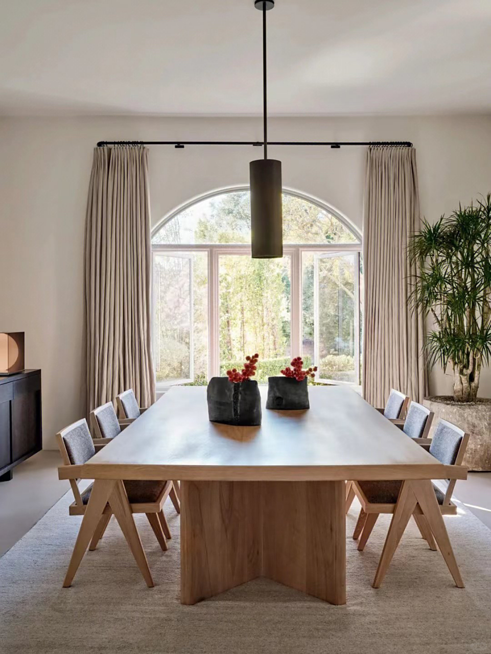 卡戴珊的家  930平米的别墅用了超多自然属性的材质 没有绚烂的色彩跟