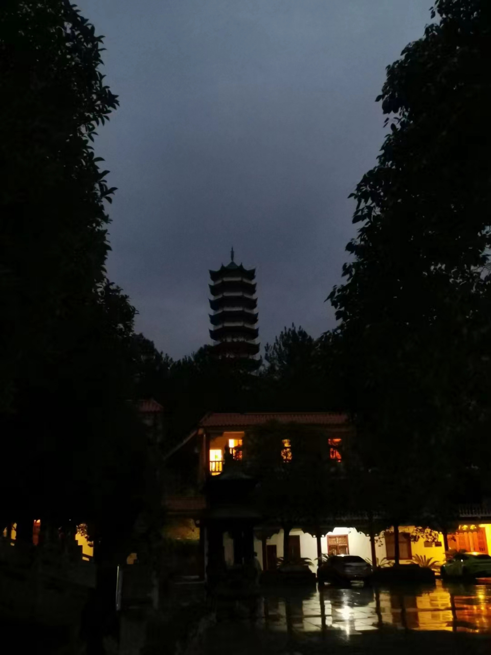 兜率寺坐落于山清水秀的江西省九江市修水县渣津镇长潭村.