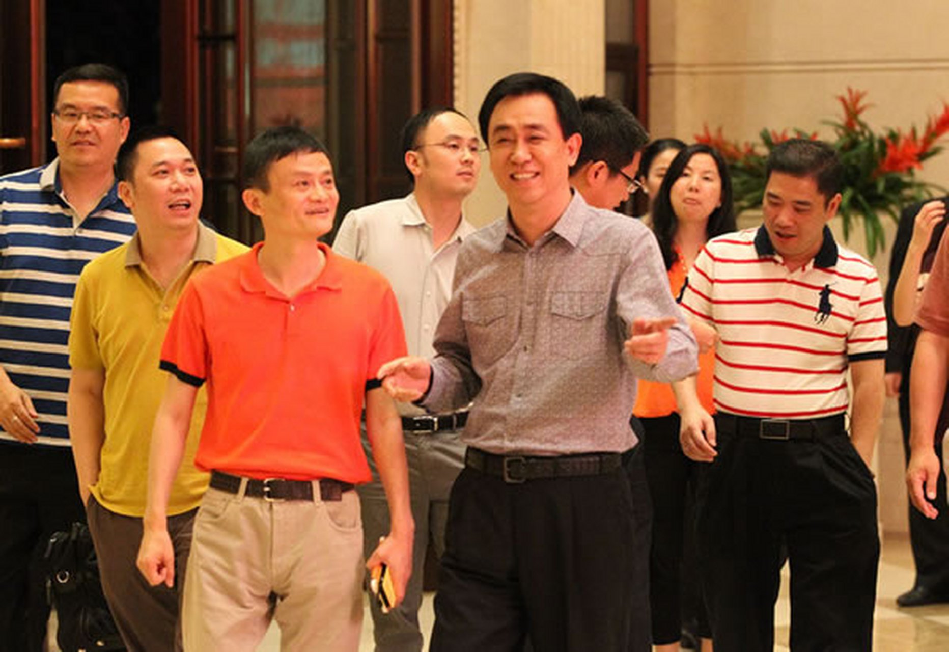 马云那么有钱,为什么不在好朋友许家印最落魄的时候拉他一把?