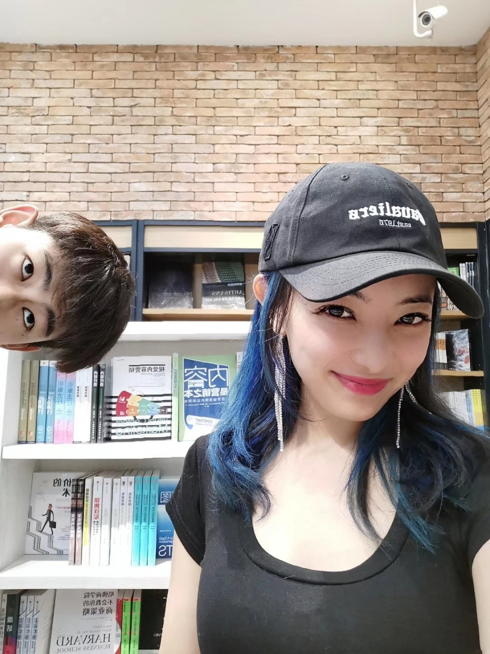 赵英俊去世两个月,疑似未婚妻再发文,专情又深情的女人啊.