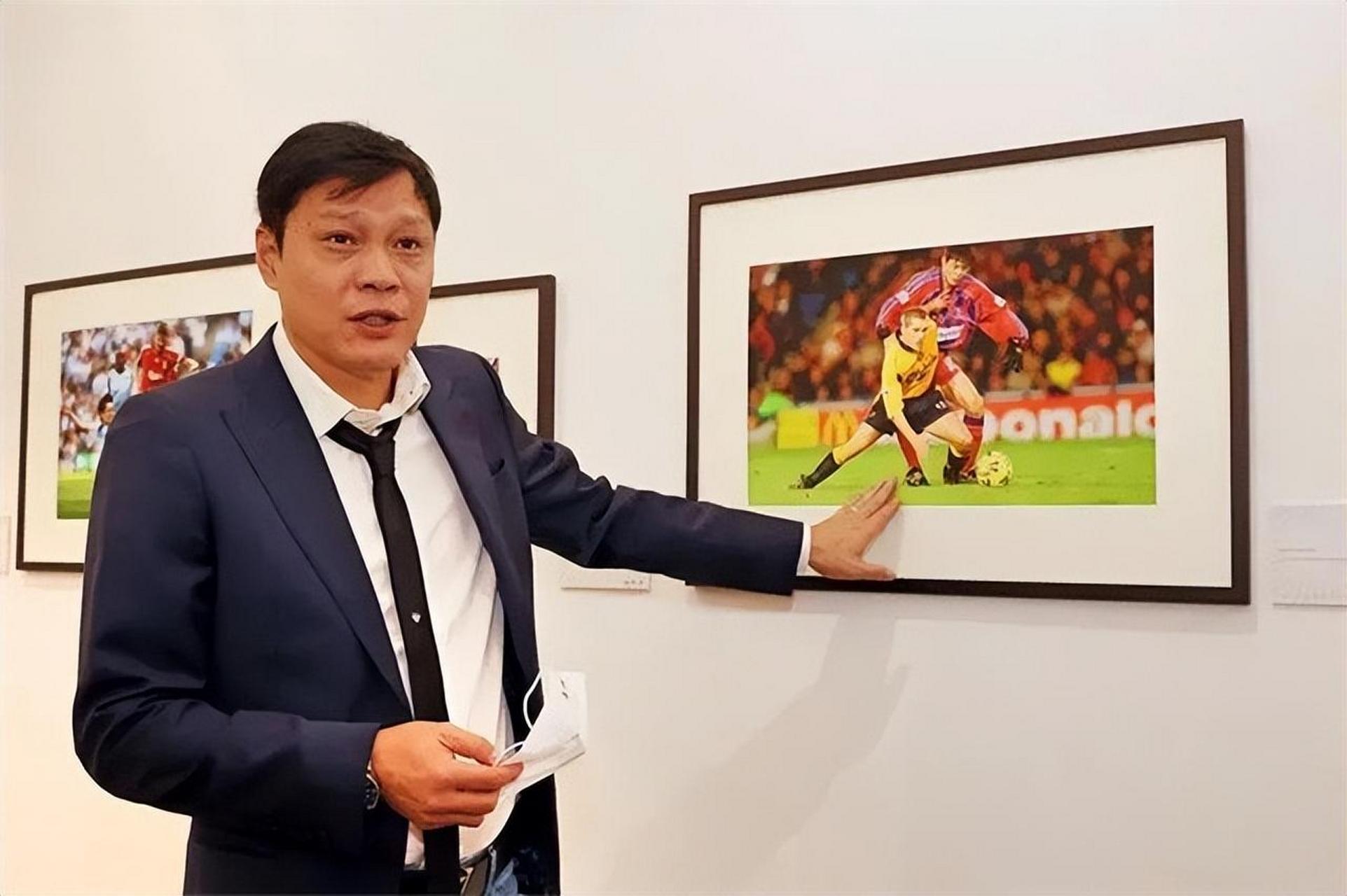 1950年代,王后军作为中国足球的优秀球员之一,为国家足球队效力.