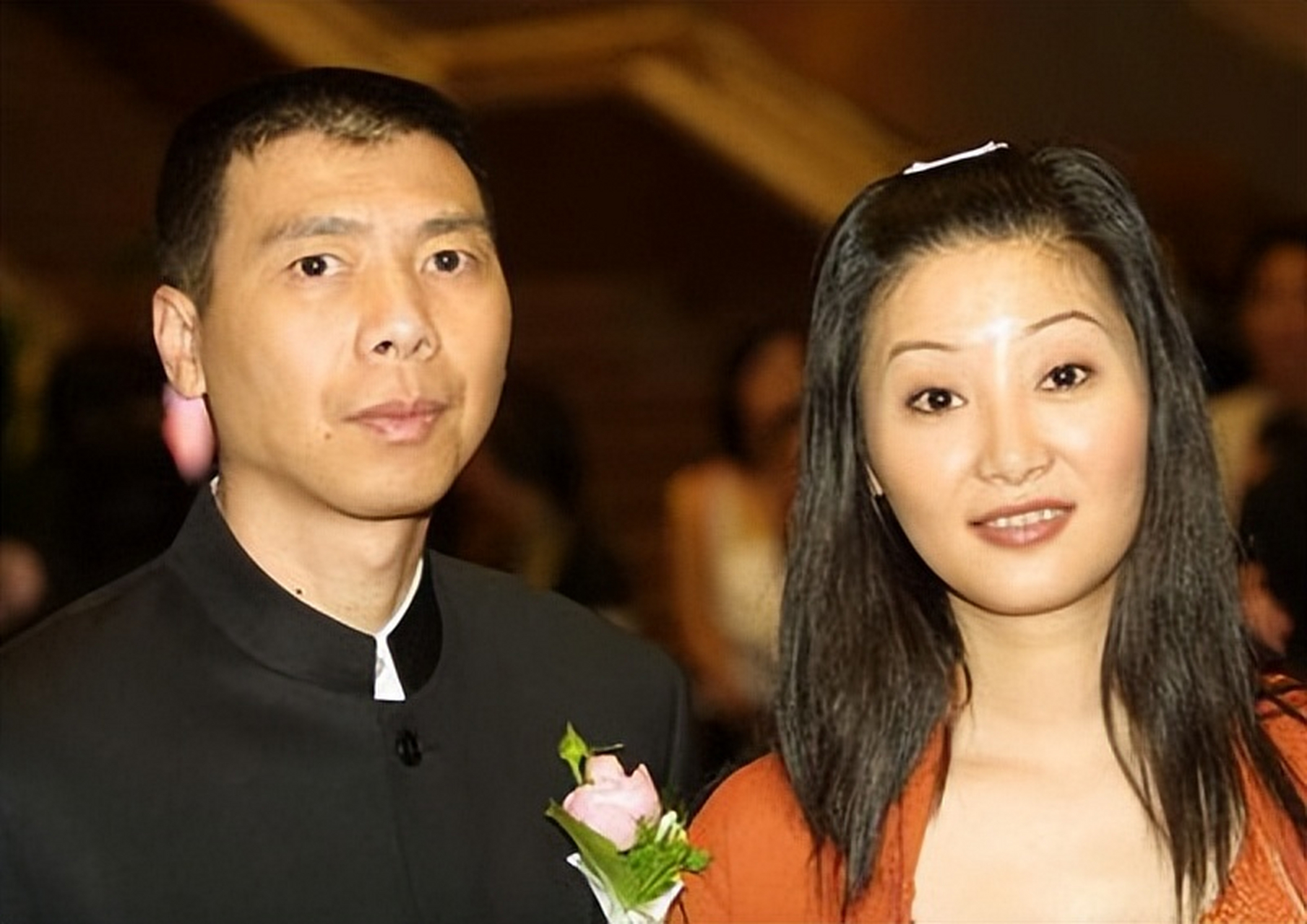1999年,冯小刚和妻子张娣离婚,转身就和徐帆结婚,女儿冯思羽恨徐帆恨