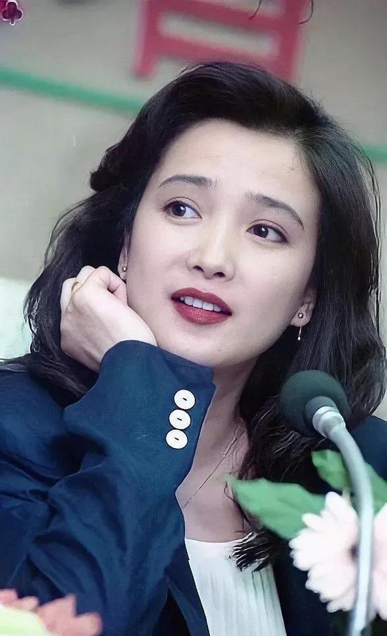 何晴:气质独特,唯美迷人的高清写真图片