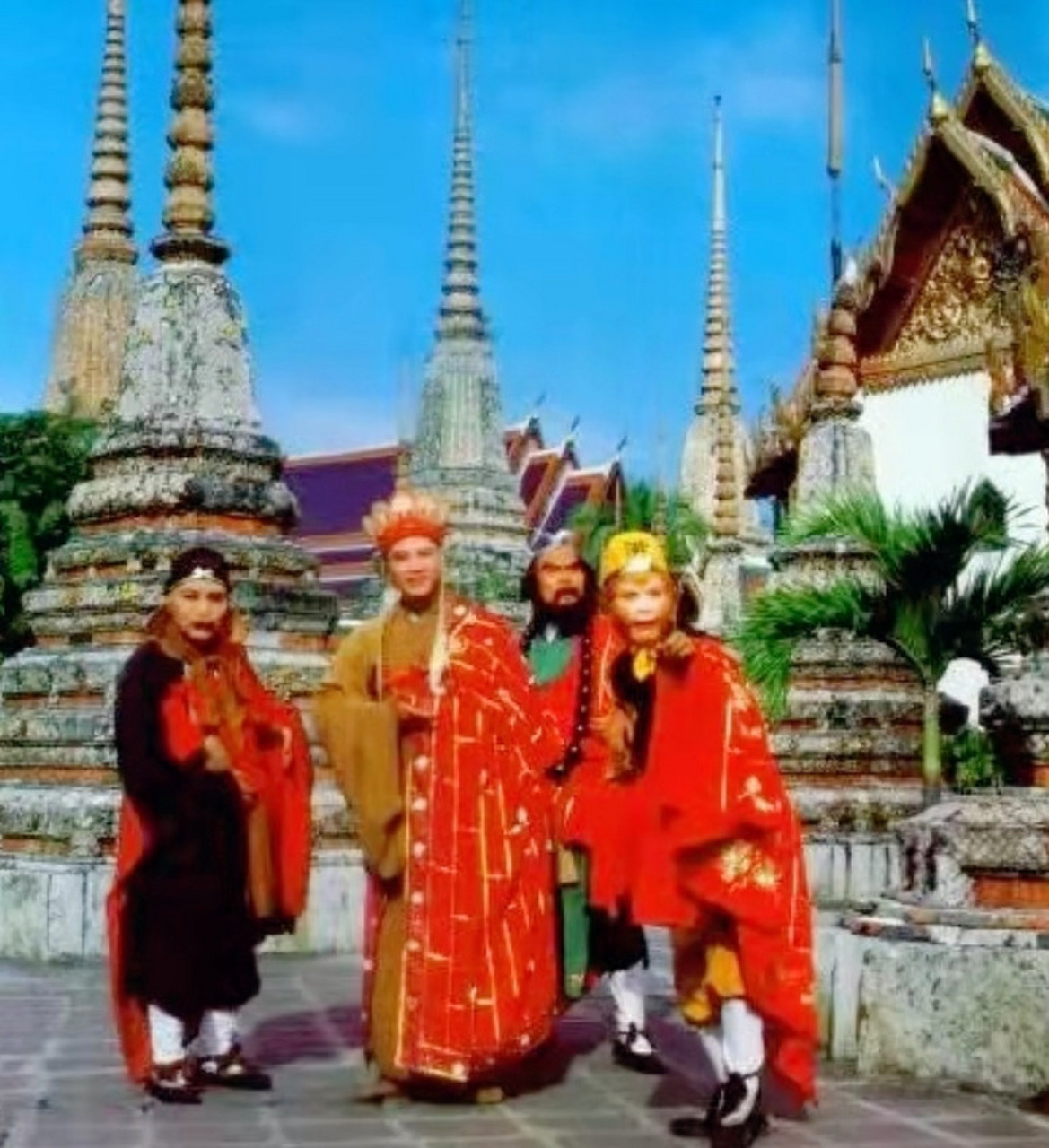 当年拍摄《西游记》时经费完全不足的情况下,大雷音寺是需要去泰国大