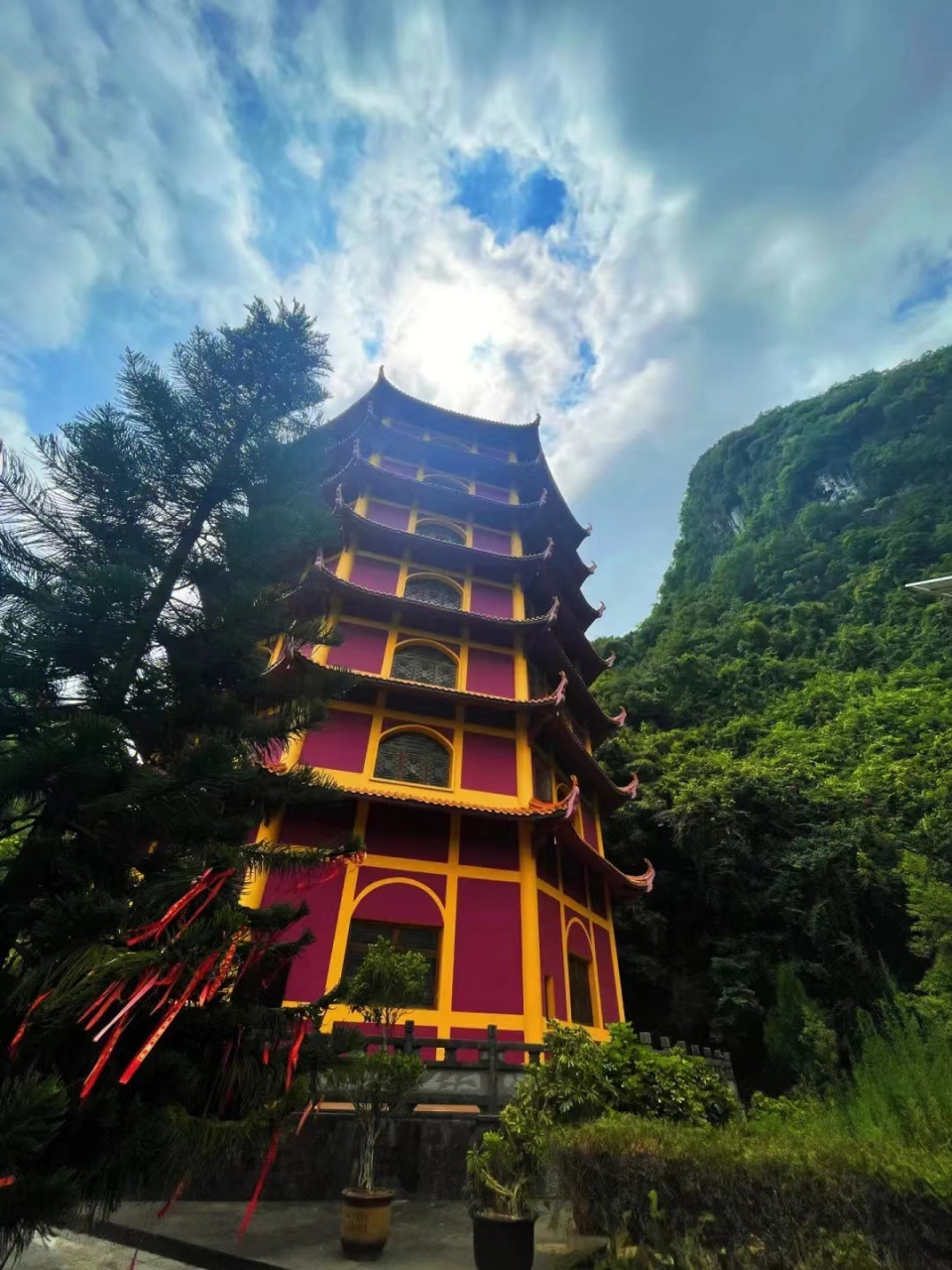 推荐贵州省兴义市万佛寺,在寺庙里面要有一颗很纯洁的心灵,一心向佛