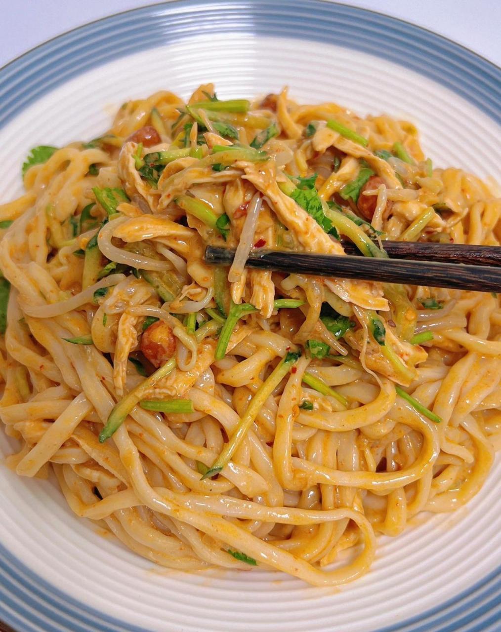 天气热没胃口71简简单单搞个麻酱鸡丝拌面吧|||总有人说入夏之后