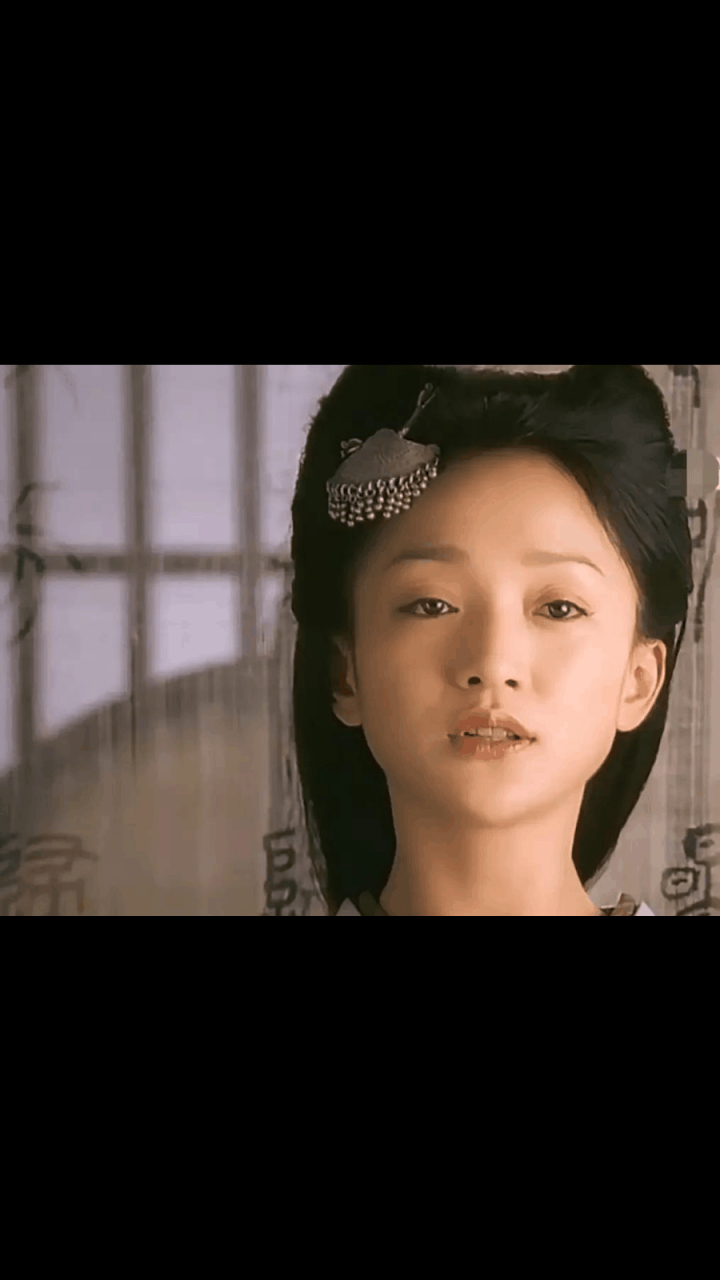 gif创作人# 周迅拍摄《画皮》的片酬是400w,光是脸上的道具皮就花了