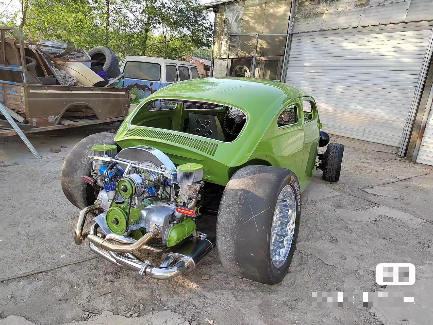 改装了一台老款甲壳虫!外观咱就不说了,就说这个方向盘是不是很挺拔.