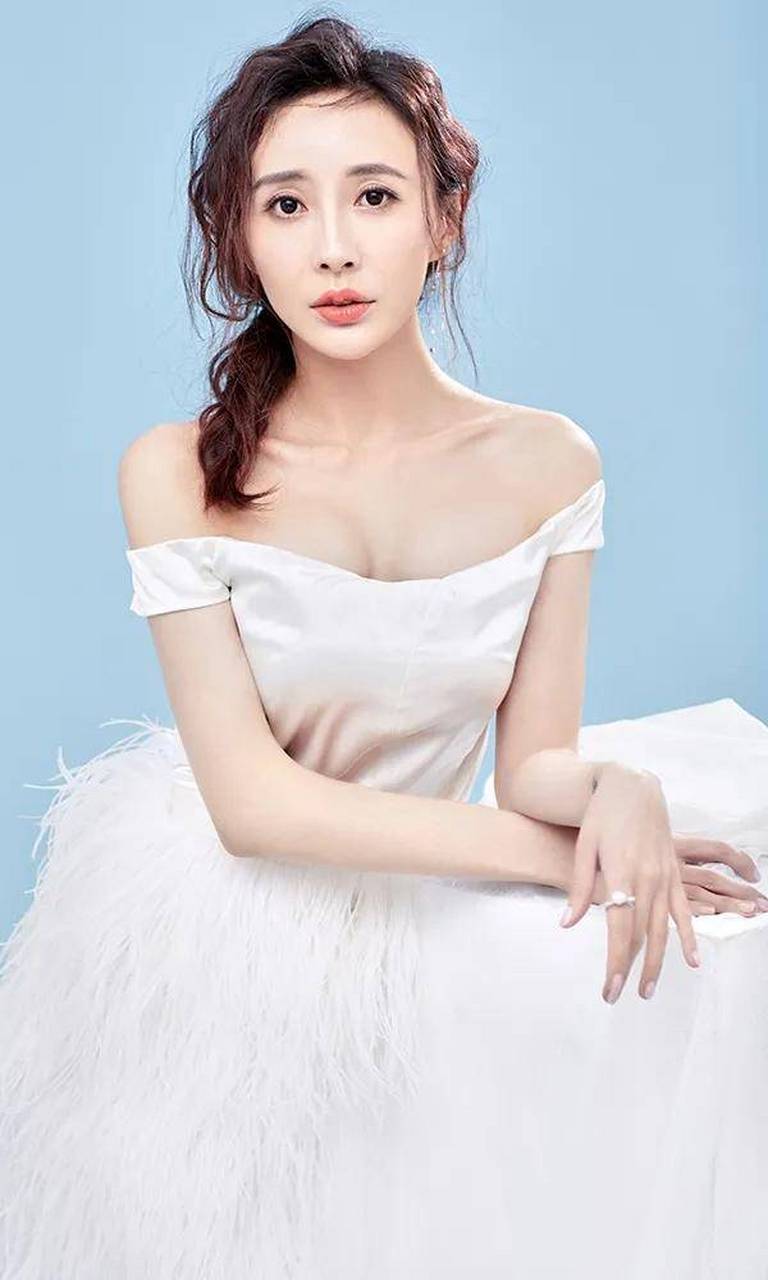 原创            李羲儿车祸深缝54针会毁容?曾经花容玉貌太惊艳