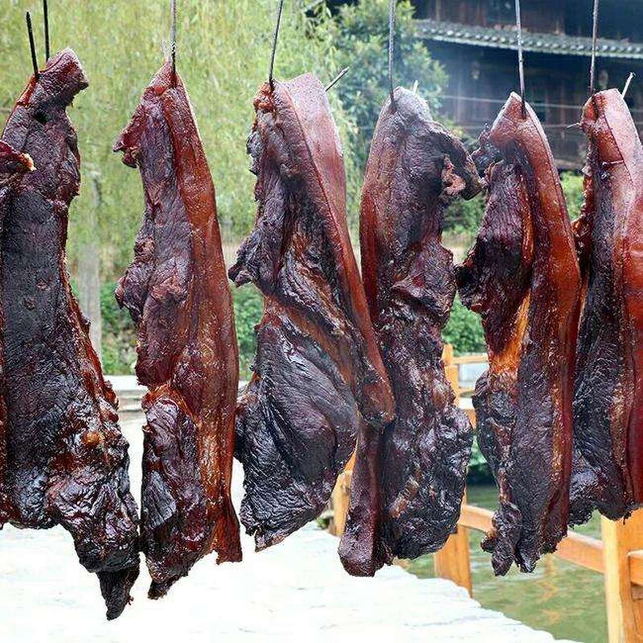 湘西腊肉也是我们湘菜的一部分,不管是过去,还是现在,甚至是未来,湘西