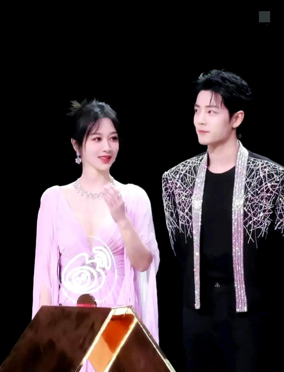 肖战和杨紫没有再次获得四连冠,但他们两人一见如故的互动,仍让我们为