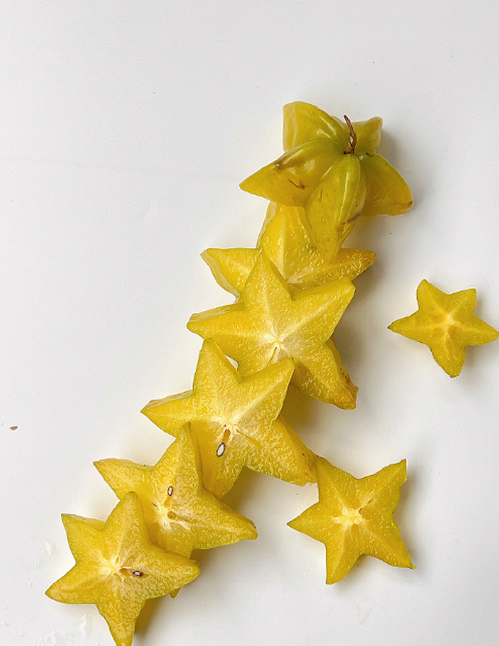 杨桃鲜果含糖量丰富,成分包括蔗糖,果糖,葡萄糖,还有苹果酸,柠檬酸