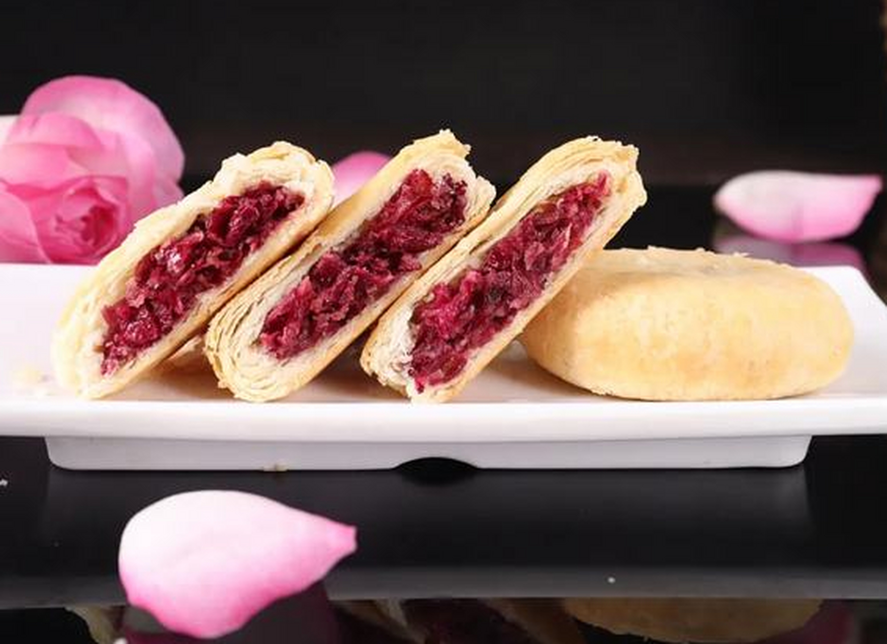 云南鲜花饼,给你不一样的味蕾体验[期待] 鲜花是很多人喜欢的东西,鲜