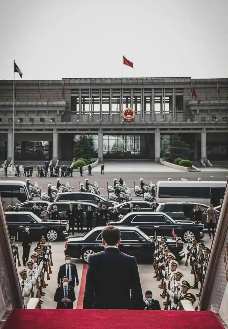 法新社照片出来了. 这滤镜,确实很法国.