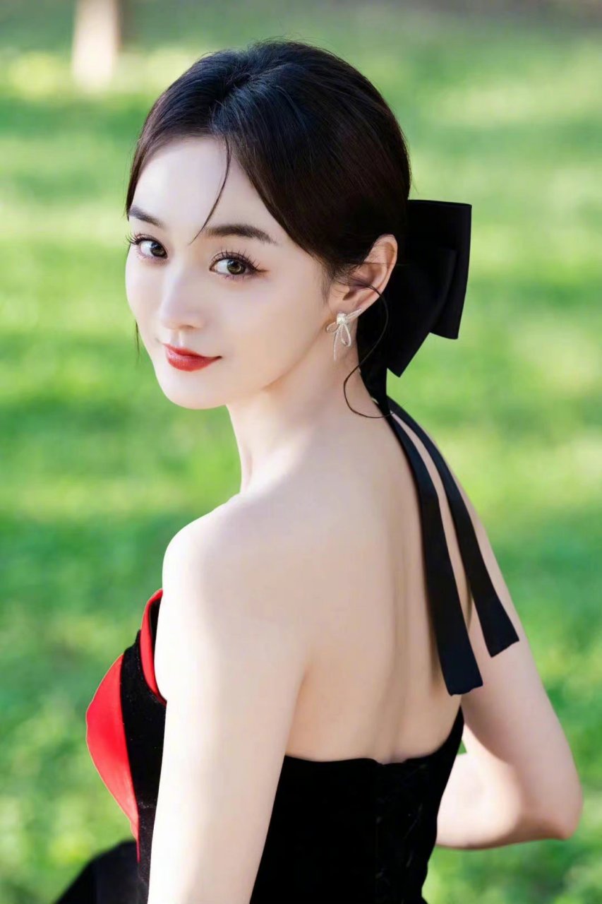 何泓姗写真,绿野仙踪,红心抹胸裙,姐姐是在逃公主吧!