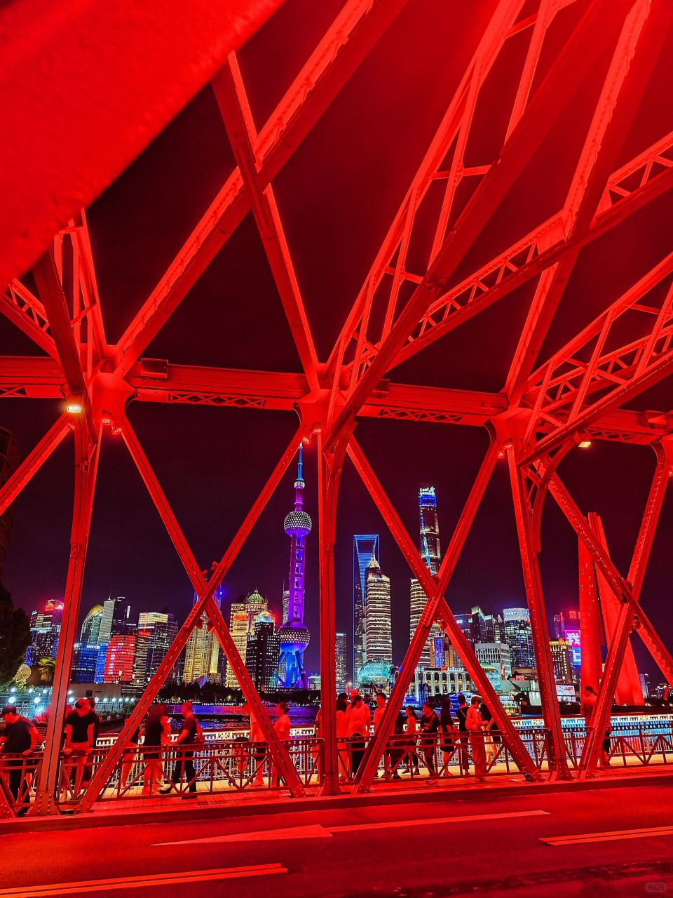 夜色正浓,【外白渡桥】穿上了红色的外衣  北外滩滨江的夜景简直太美