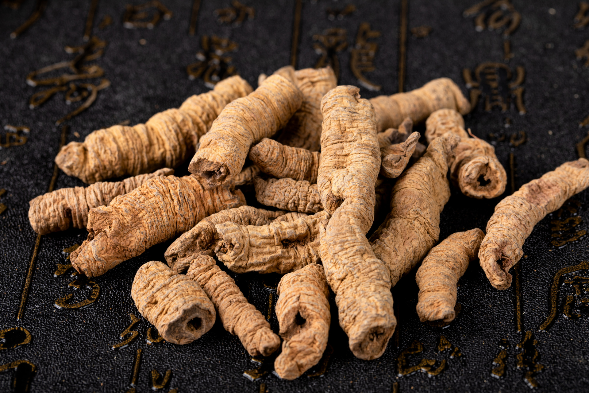 各位男同志不要只知道保温杯里泡枸杞了,今天给大家分享几个淫羊藿