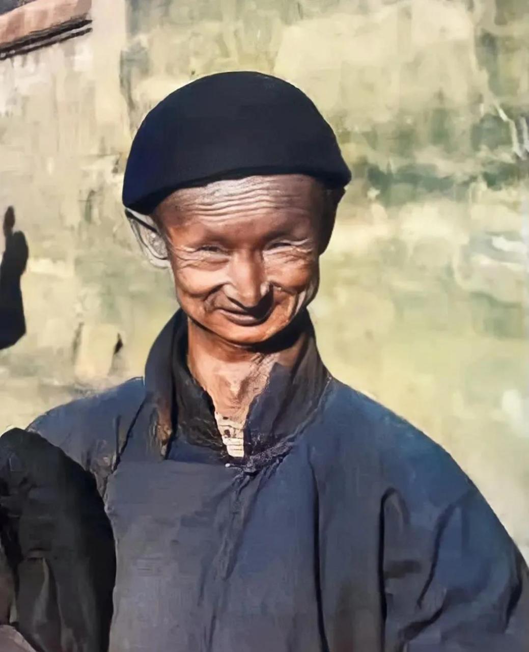 不要再被电视剧骗了,这才是清朝太监的真实照片.