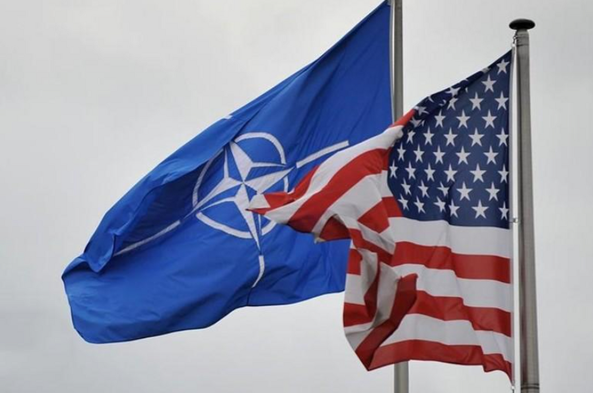 北约是冷战时期的产物,是为了应对苏联而建立,现在美国试图利用北 